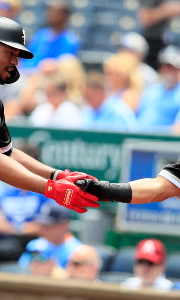 Jiménez hits long home run, leading López, White Sox over KC